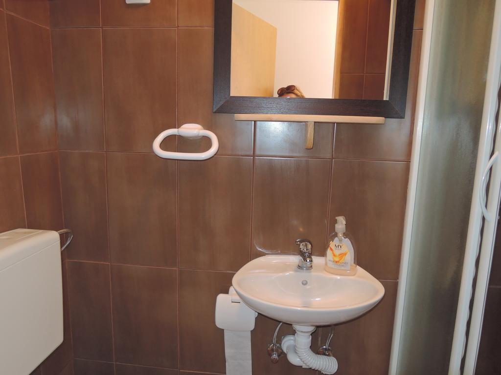 Hostel Kvarner- Private Rooms & Dorms Rijeka Luaran gambar